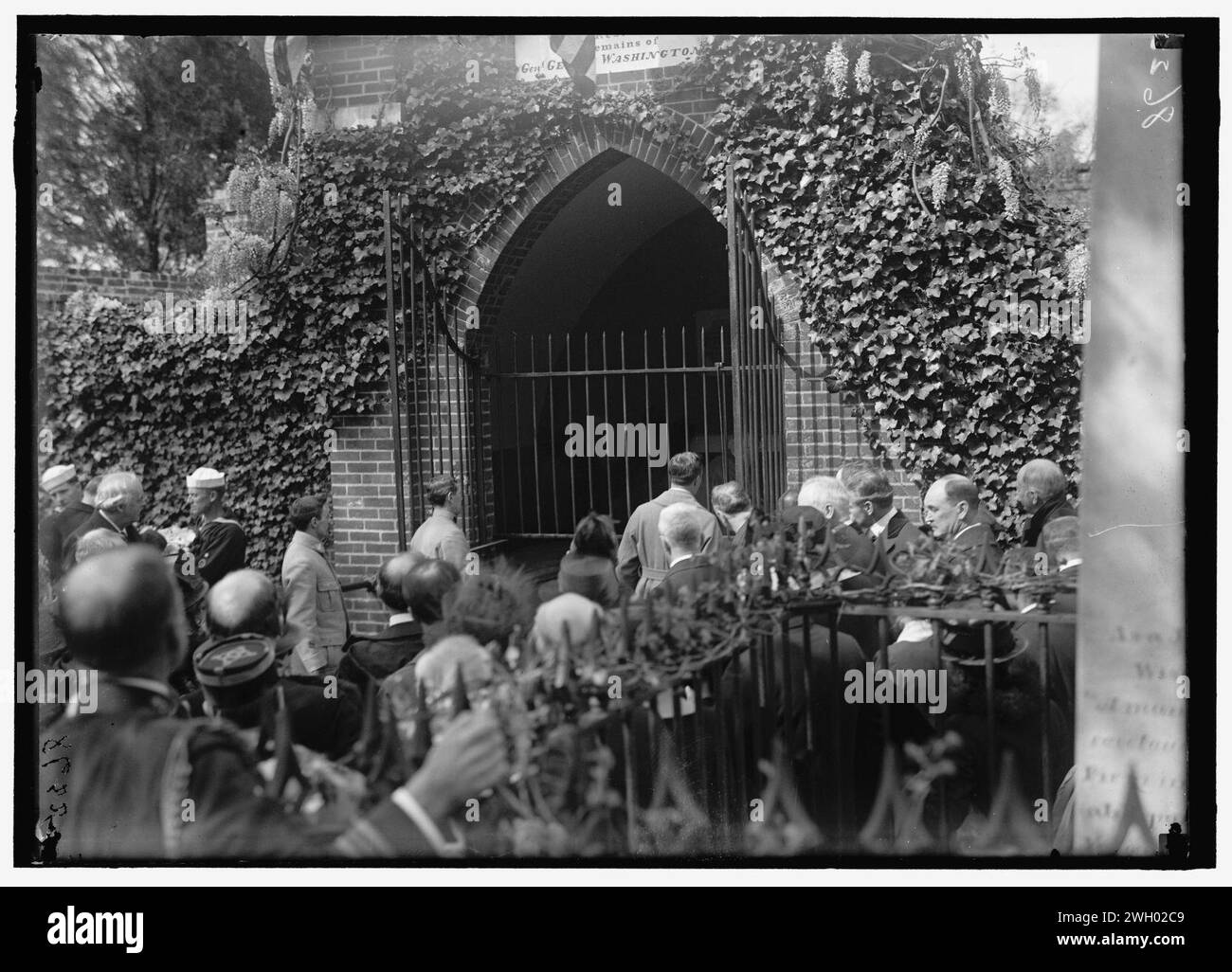 BALFOUR, Arthur James. M.P., O. M., LEITER DER BRITISCHEN KOMMISSION FÜR US-ALLIIERTE KOMMISSION Stockfoto