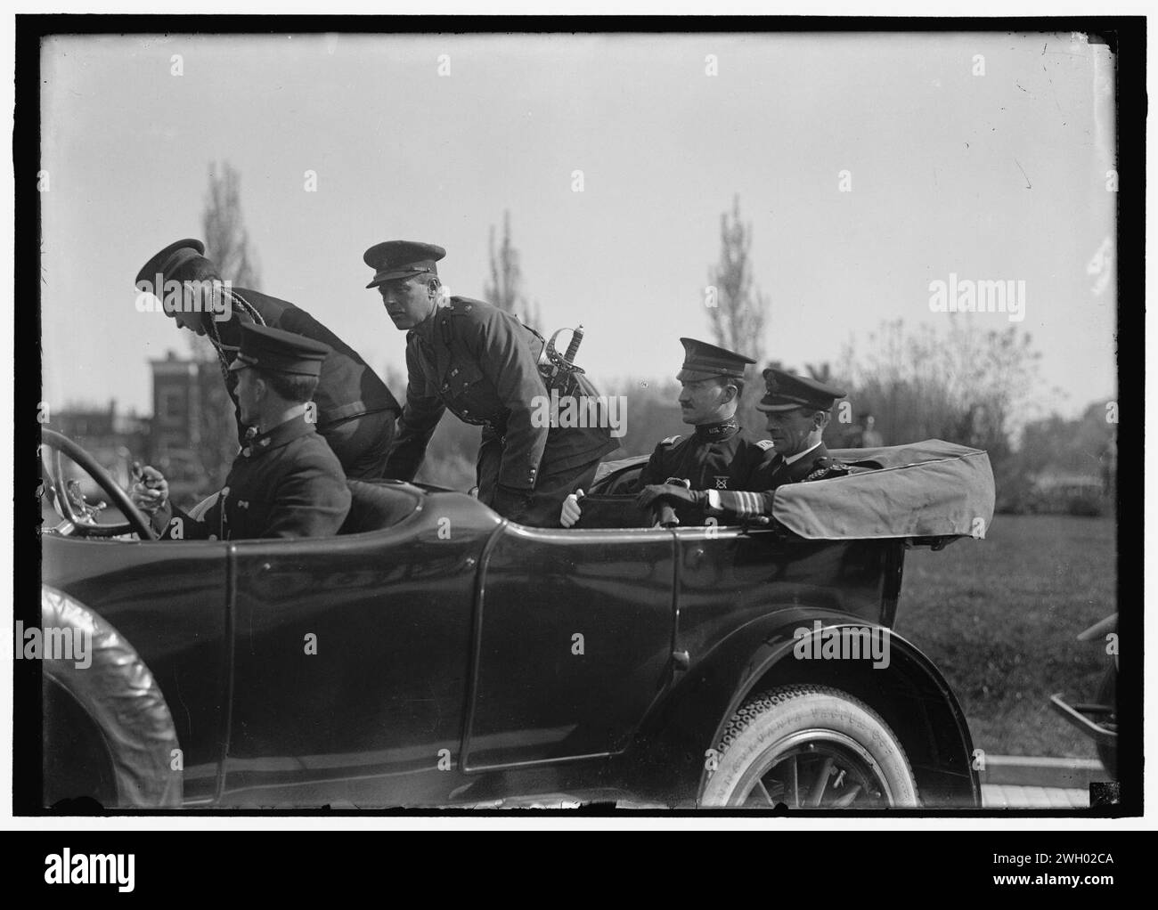 BALFOUR, Arthur James. M.P., O. M., LEITER DER BRITISCHEN KOMMISSION FÜR US-ANKUNFT AN DER UNION STATION - BALFOUR, LANSING, Bill Nye, COL. HARTS Stockfoto
