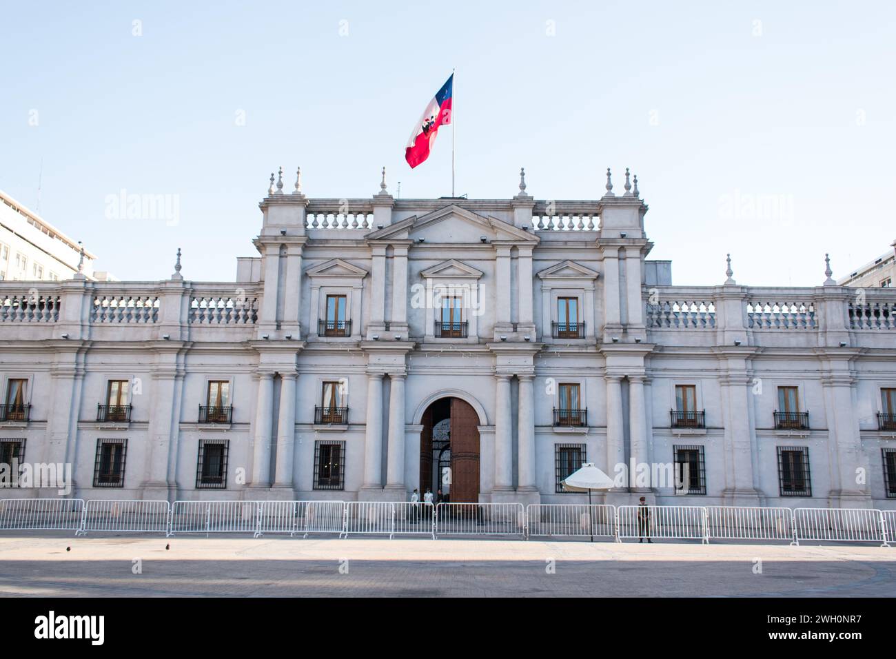 Fassade des Palacio de La Moneda oder La Moneda, des Präsidentenpalastes in der Innenstadt von Santiago. Stockfoto