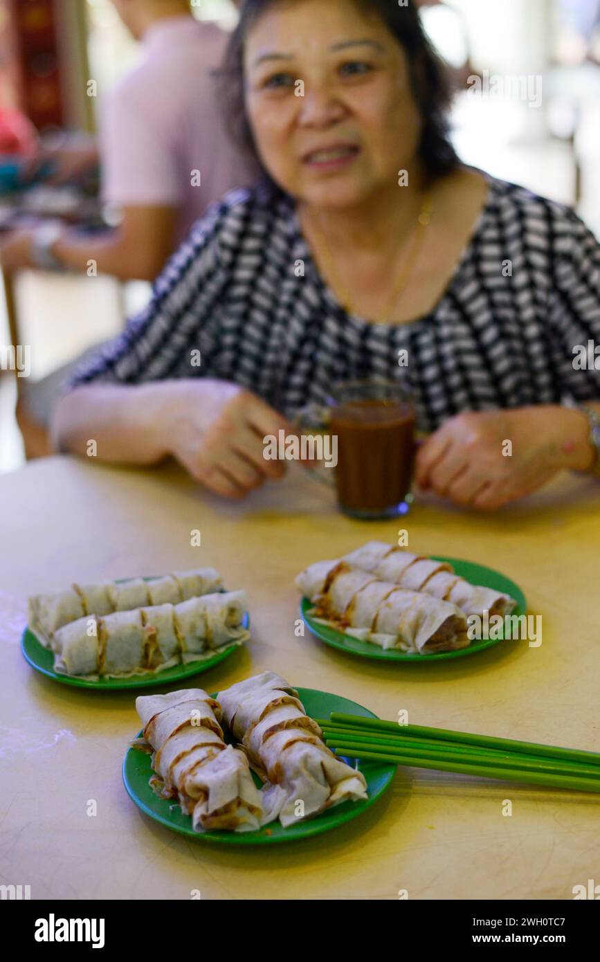 Old Long House Popiah im Kim Keat Palm Market & Food Centre in Singapur. Stockfoto
