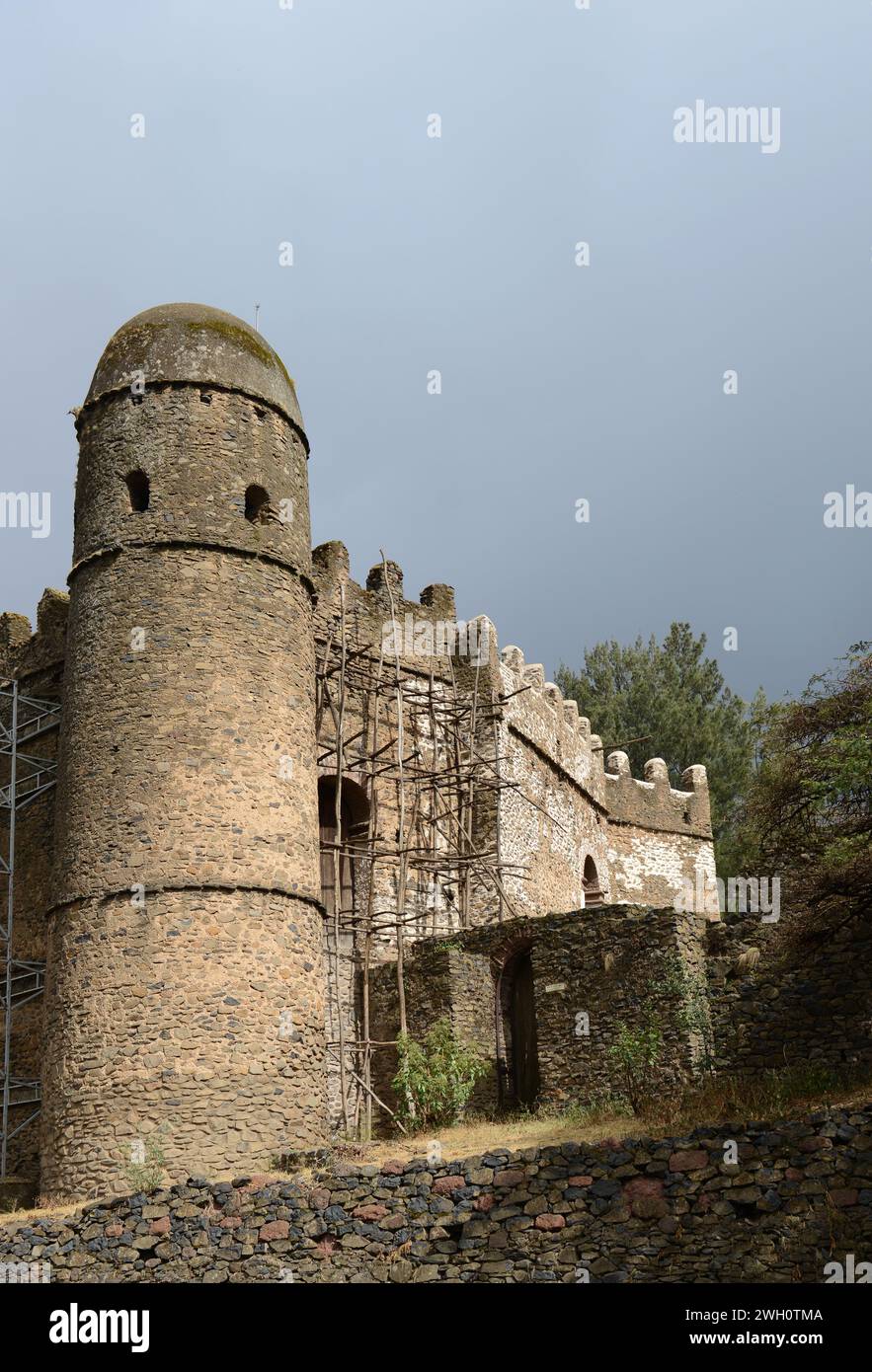 Außenansicht der Ruinen von Fasil Ghebbi (königliche Anlage) in Gondar, Äthiopien. Stockfoto