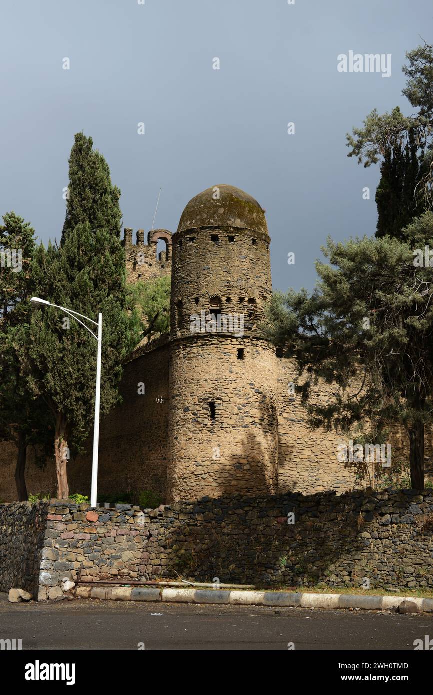 Außenansicht der Ruinen von Fasil Ghebbi (königliche Anlage) in Gondar, Äthiopien. Stockfoto