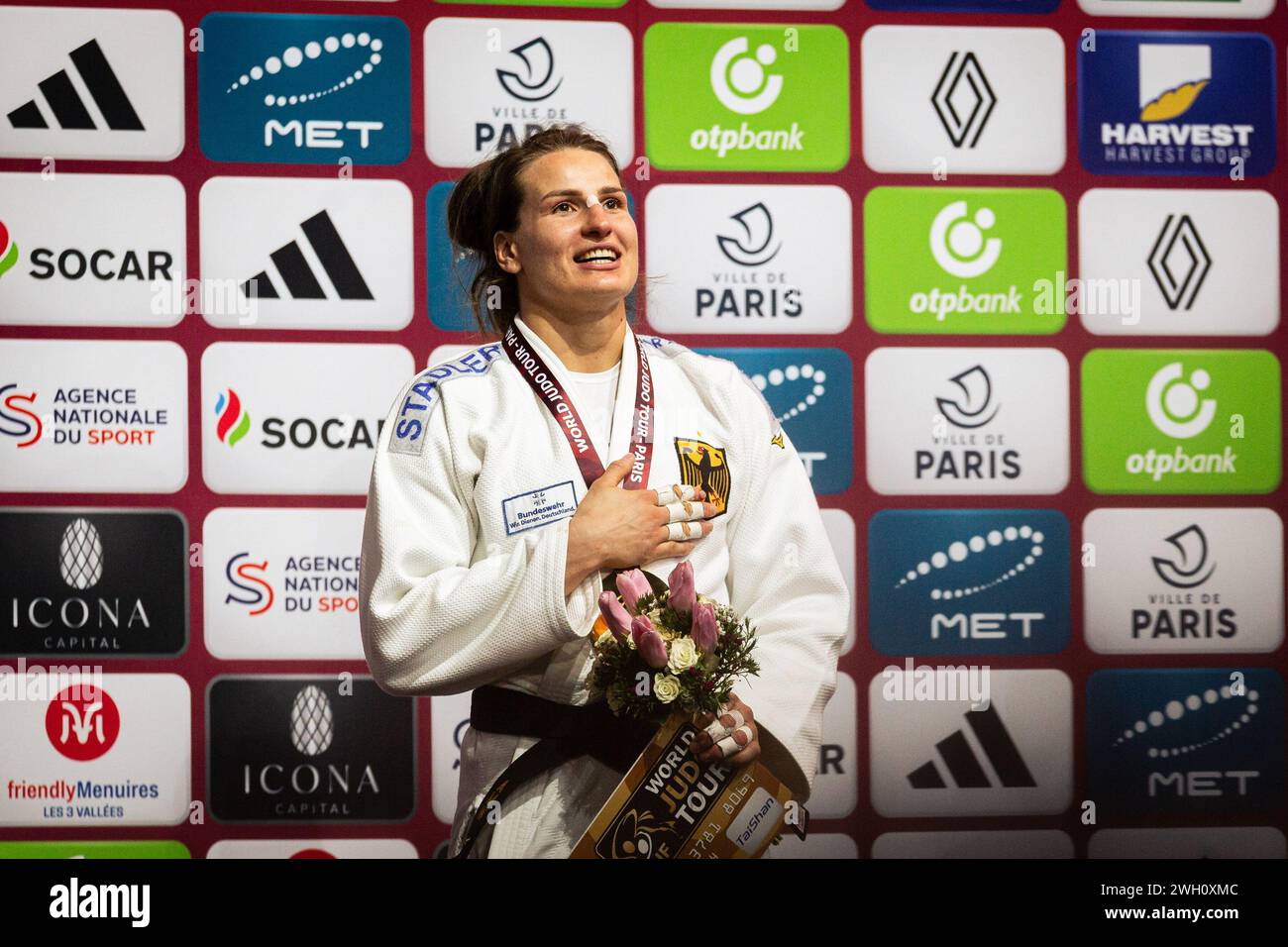 Paris, Frankreich. Februar 2024. Anna-Maria Wagner aus Deutschland war auf dem Podium mit Goldmedaille beim Judo Grand Slam Paris 78 kg 2024 zu sehen. In der Accor Arena in Paris fand vom 2. Bis 4. Februar der Paris Grand Slam statt, eine Veranstaltung des Weltkreises der Internationalen Judo-Föderation (IFJ). Am Sonntag, dem letzten Wettkampftag, traten Athleten der Klassen Männer mit 90 kg und 100 kg und Frauen mit 78 kg und 78 kg an. (Foto: Telmo Pinto/SOPA Images/SIPA USA) Credit: SIPA USA/Alamy Live News Stockfoto