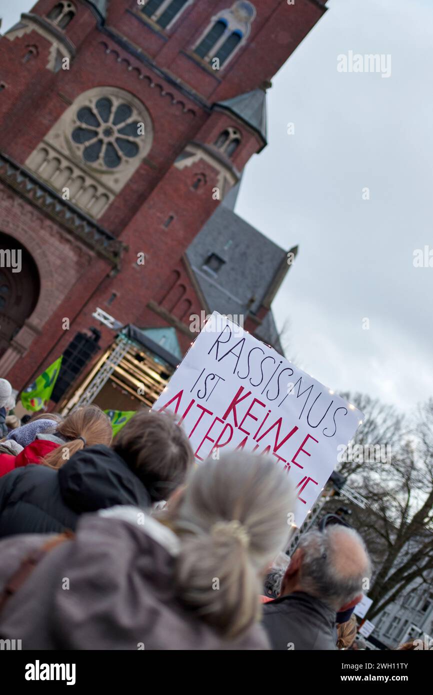 Arnsberg, NRW, Deutschland, 02 02 2024, Demonstration gegen Hass und Agitation, Fremdenfeindlichkeit und Rechtsdenken auf dem Marktplatz in Arnsberg-Neheim, Stockfoto