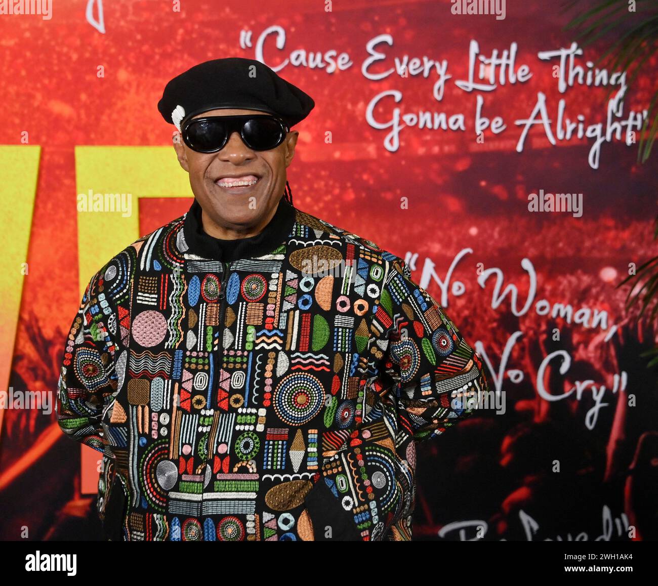 Los Angeles, Usa. Februar 2024. Stevie Wonder nimmt am Dienstag, den 6. Februar 2024, an der Premiere des biographischen Kinofilms One Love im Regency Village Theatre in Los Angeles Teil. Geschichte: Die Geschichte, wie Reggae-Ikone Bob Marley die Widrigkeiten überwand, und die Reise hinter seiner revolutionären Musik. Foto: Jim Ruymen/UPI Credit: UPI/Alamy Live News Stockfoto