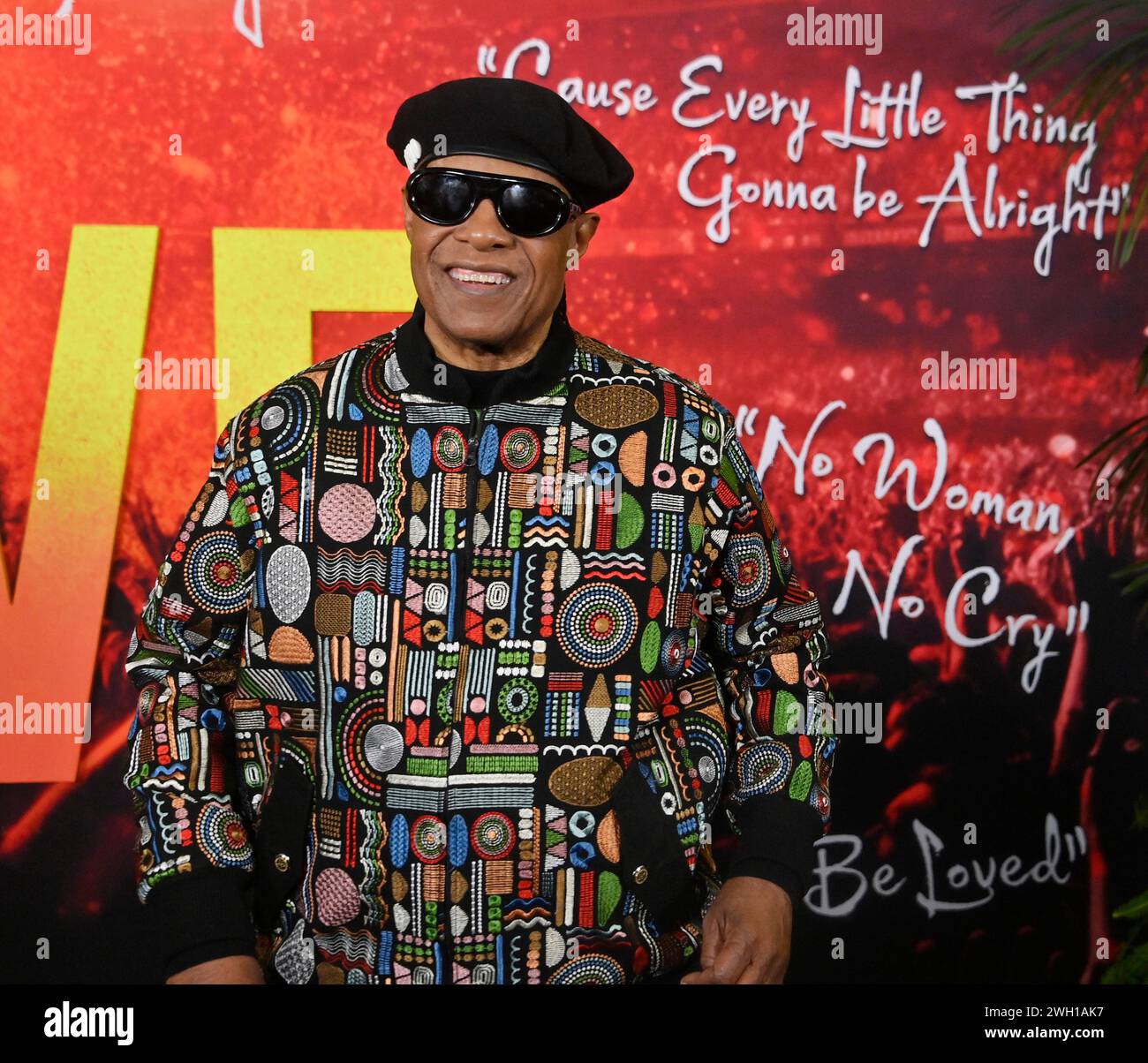 Los Angeles, Usa. Februar 2024. Stevie Wonder nimmt am Dienstag, den 6. Februar 2024, an der Premiere des biographischen Kinofilms One Love im Regency Village Theatre in Los Angeles Teil. Geschichte: Die Geschichte, wie Reggae-Ikone Bob Marley die Widrigkeiten überwand, und die Reise hinter seiner revolutionären Musik. Foto: Jim Ruymen/UPI Credit: UPI/Alamy Live News Stockfoto