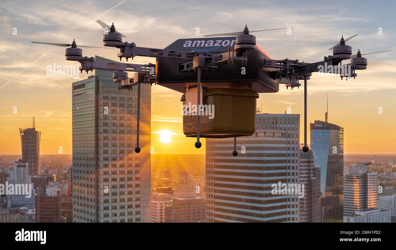 Amazon Prime Air Drone liefert ein Paket im Zentrum einer modernen Stadt Stockfoto