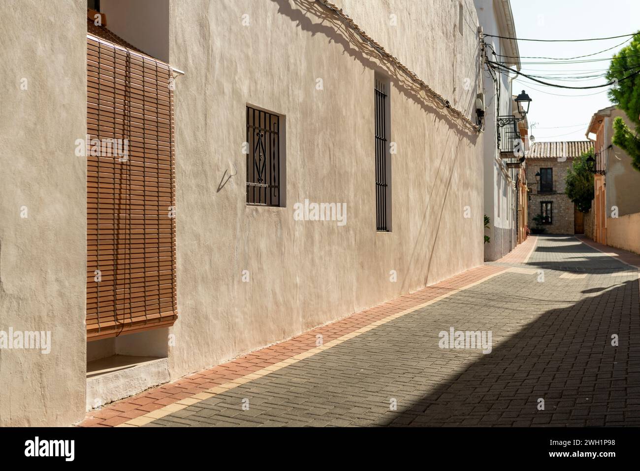 Eine traditionelle mediterrane Straße in der Altstadt von Lliber, Costa Blanca, Spanien – Stockfoto Stockfoto