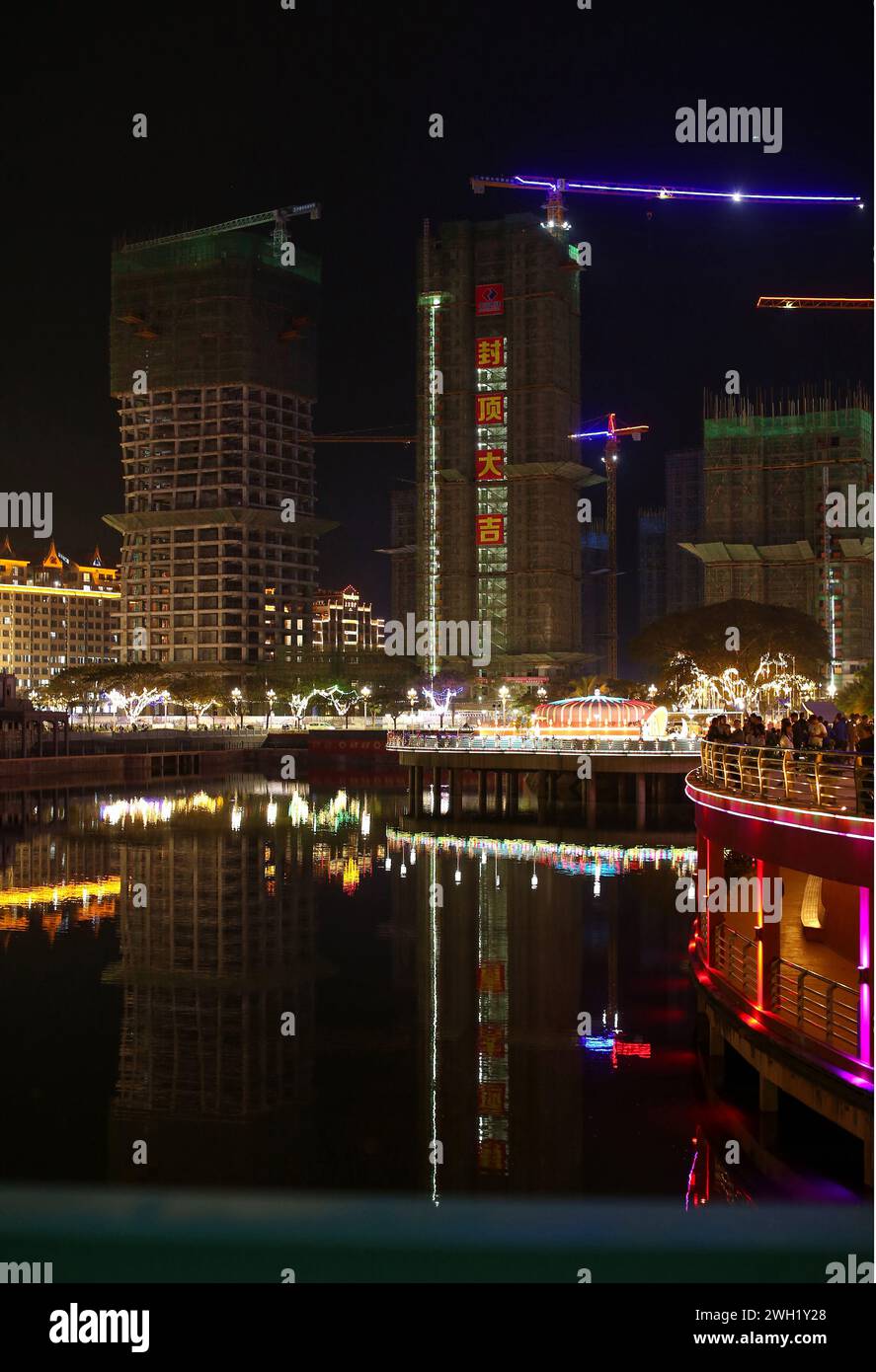 25. Januar 2024, Bokeo, Laos: Ein Blick auf den Bauprozess im Kings Romans Casino und Kapok Star Hotel Gebäude. Kings Romans Casino Complex in der Golden Triangle Special Economic Zone (GTSEZ) die Zone hat eine Fläche von etwa 3.000 Hektar und wurde 2007 angelegt. Von der laotischen Regierung zusammen mit dem in Hongkong eingetragenen chinesischen Unternehmen Kings Romans Group in der Hoffnung, wirtschaftliche Entwicklung zu fördern. (Credit Image: © Pongmanat Tasiri/SOPA Images via ZUMA Press Wire) NUR REDAKTIONELLE VERWENDUNG! Nicht für kommerzielle ZWECKE! Stockfoto