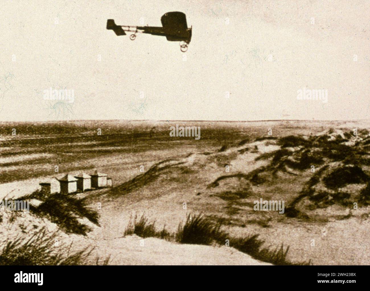 Der französische Flieger Louis Bleriot überquert den Ärmelkanal, 1909 Stockfoto