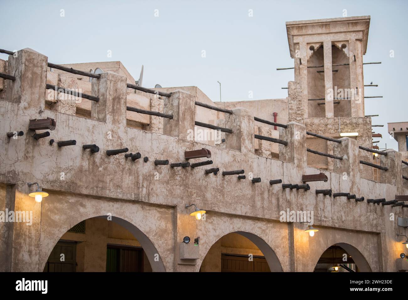 Doha, Katar - März 04,2023 : Blick auf die traditionelle arabische Architektur des Market Souk Waqif. Stockfoto