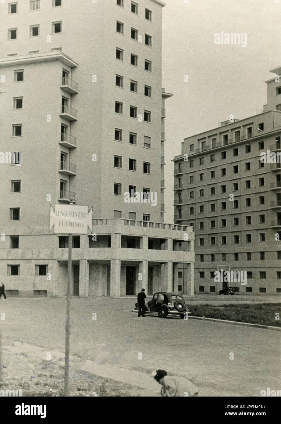Neu gebaute Gebäude an der Piazza Gentile da Fabriano, Rom, Italien 1935 Stockfoto