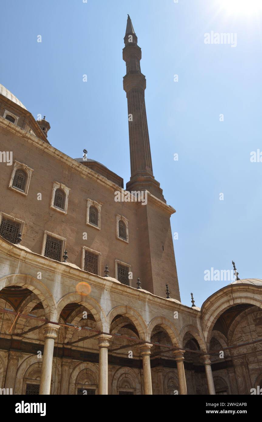 Minarett der Muhammad-Ali-Pascha-Moschee in der Zitadelle Salah al-DIN in Alt-Kairo, Ägypten Stockfoto