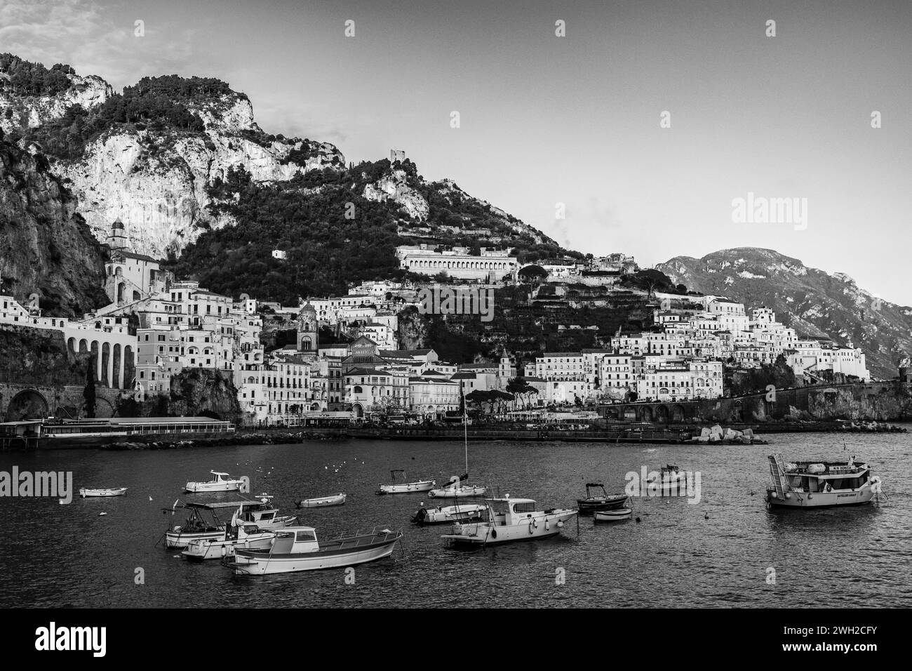 Erkunden Sie den Süden Italiens, reisen Sie in die Region der Amalfiküste, atemberaubende Aussichten und Landschaften, Fernweh in Europa. Stockfoto