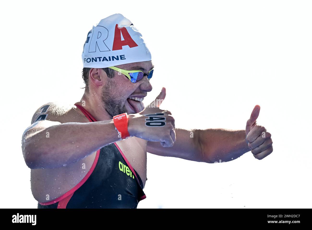 Doha, Katar. Februar 2024. Logan Fontaine aus Frankreich feiert nach dem Gewinn der Goldmedaille im 5 km langen Open Water Men Final während der 21. Aquatics World Championships im alten Hafen von Doha (Katar) am 7. Februar 2024. Quelle: Insidefoto di andrea staccioli/Alamy Live News Stockfoto