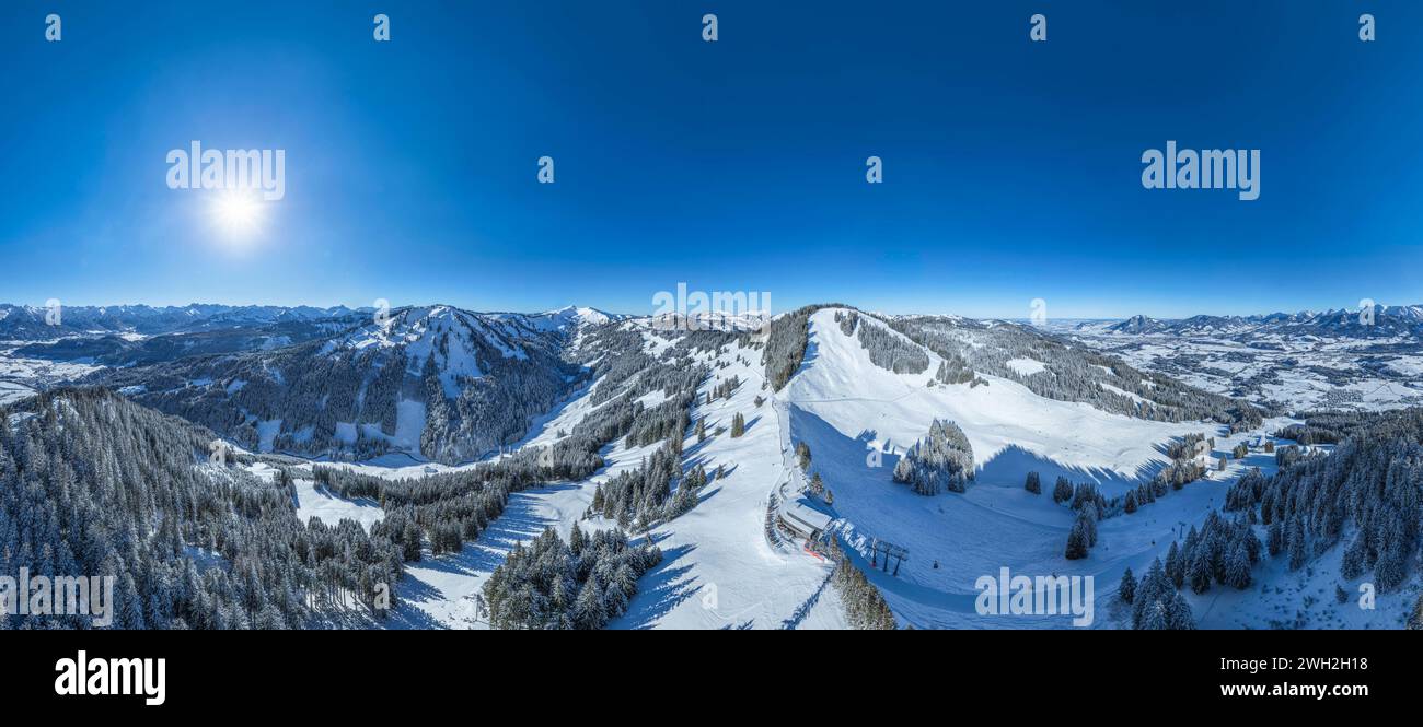 Traumwinter im Oberallgäu am Bolsterlanger Horn Ausblick auf das verschneite Allgäu rund um die Hörnerkette an Bolsterlang Bolsterlanger Horn Bayern D Stockfoto