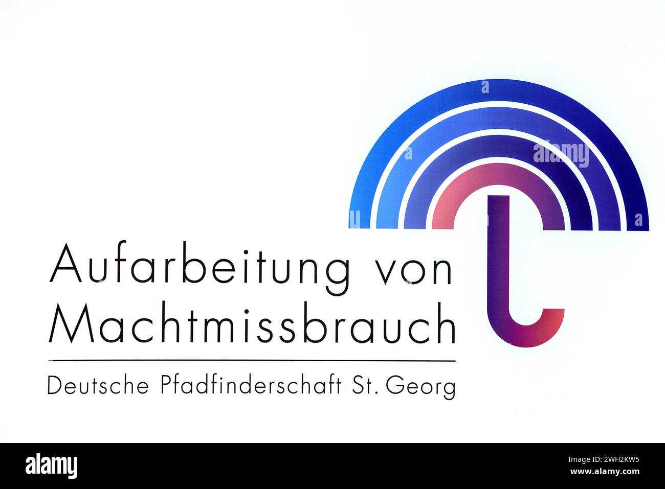 07. Februar 2024, Nordrhein-Westfalen, Mönchengladbach: Ein Logo zum Umgang mit Machtmissbrauch bei den Pfadfindern von St. George hängt an einer Wand. Der Deutsche Pfadfinderverband St. George (DPSG) hat in Mönchengladbach ein Projekt vorgestellt, um sexualisierte und spiritualisierte Gewalt in eigenen Reihen zu bewältigen. (An dpa: Katholische Pfadfinder präsentieren Forschungsprojekt über Missbrauch) Foto: Oliver Berg/dpa Stockfoto