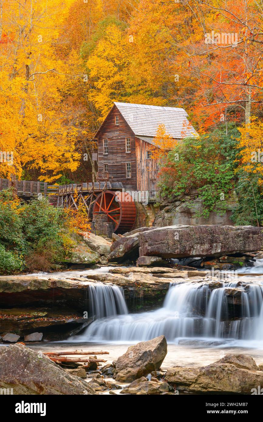 Babcock State Park, West Virginia, USA bei Glade Creek Grist Mill im Herbst Saison. Stockfoto