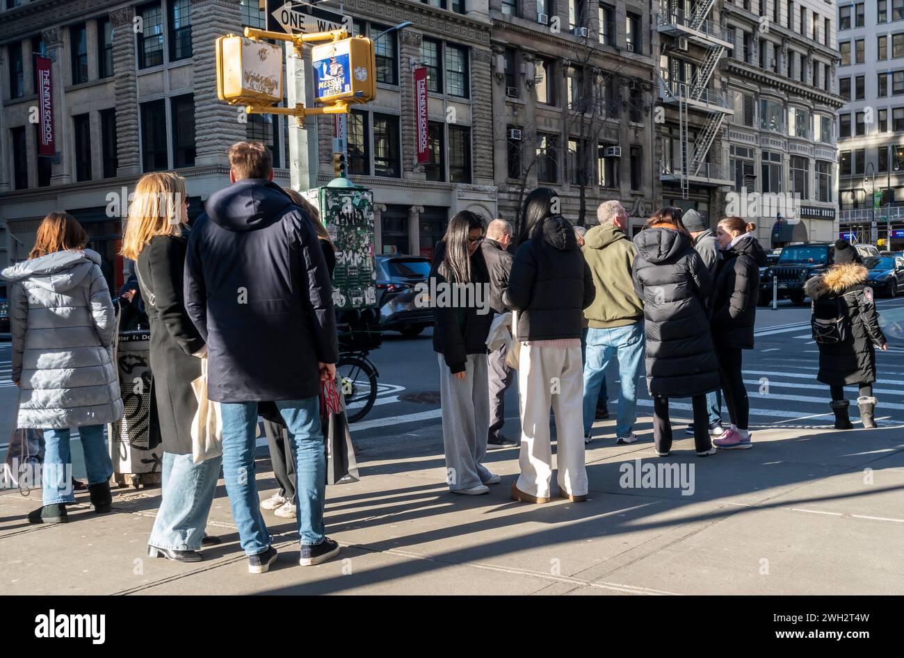Straßenaktivität in Greenwich Village in New York am Samstag, 3. Februar 2024. (© Richard B. Levine) Stockfoto