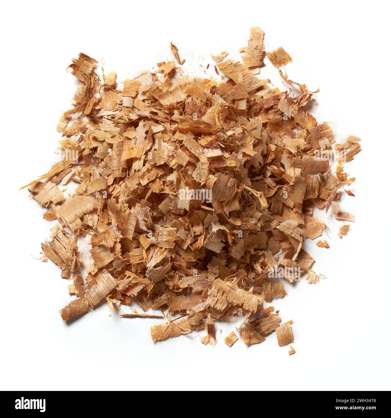 Holzspäne oder -Späne, kleine Holzstücke, die als Nebenprodukt hergestellt werden, aus größeren Holzstücken geschoren oder gehackt werden, erneuerbar und umweltfreundlich Stockfoto