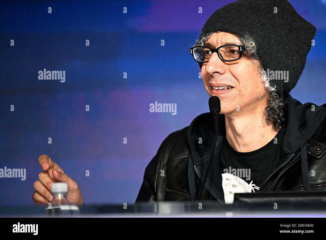 Sanremo, Italien. Februar 2024. Giovanni Allevi nahm an der Pressekonferenz zur 74. Ausgabe des italienischen Liederfestes SANREMO im Ariston Theatre in Sanremo, Norditalien, am Mittwoch, 7. FEBRUAR 2024 Teil. Unterhaltung. (Foto: Marco Alpozzi/Lapresse) Credit: LaPresse/Alamy Live News Stockfoto