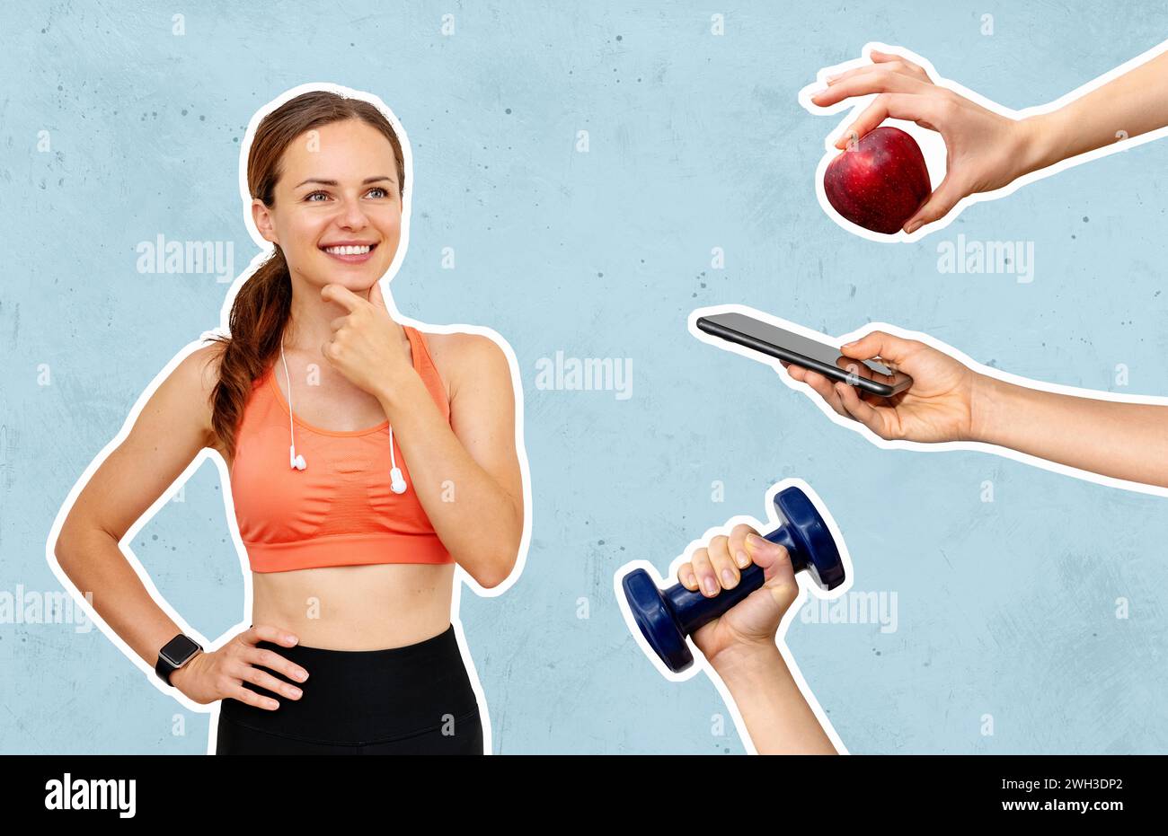Konzeptionelle Hintergründe für mobile Sportanwendungen, Sporternährung und Workouts. Weibliche Athletin und Handy, roter Apfel und Hantel in der Hand. Stockfoto