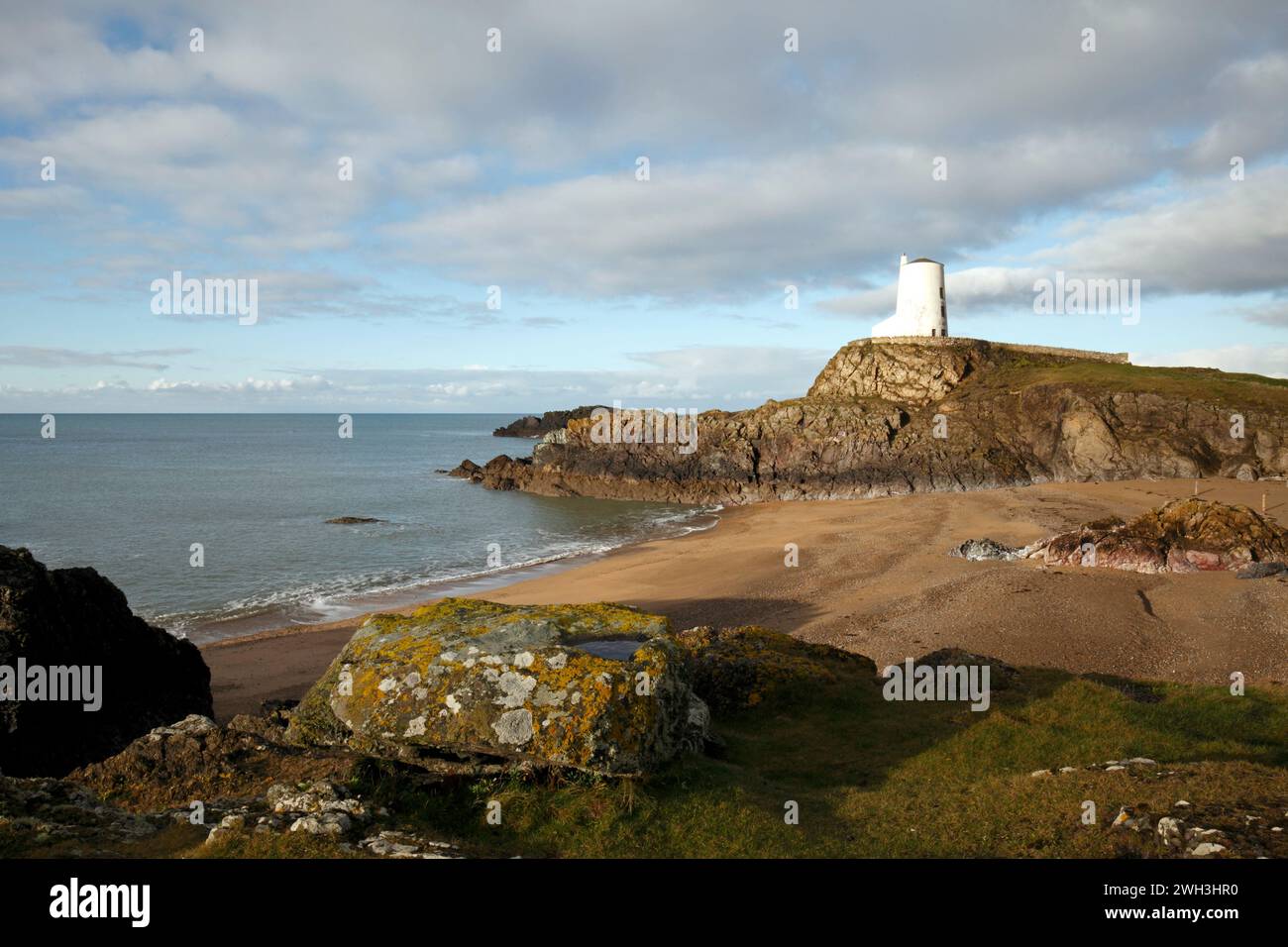 Goleudy Tŵr Mawr auf Ynys Llanddwyn, Llanddwyn Island, Anglesey, Nordwales. Stockfoto