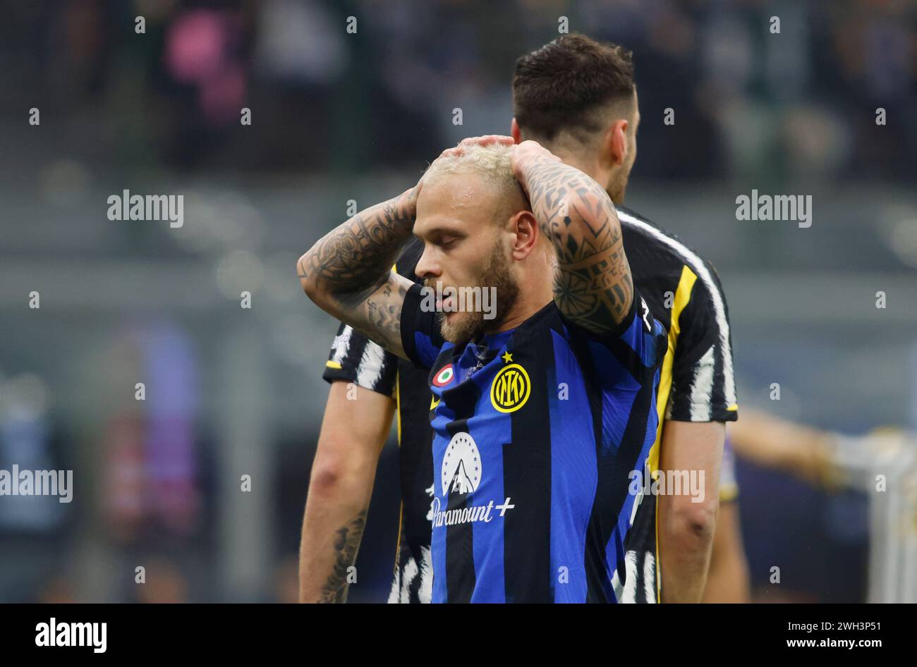 Mailand, Italien. Februar 2024. Federico Di Marco von Inter Mailand reagiert während des Spiels zwischen Inter Mailand und Juventus FC im Rahmen der italienischen Serie A, des Fußballspiels im San Siro Stadion. Endergebnis Inter Mailand 1 - 0 Juventus Fc. (Credit Image: © Nderim Kaceli/SOPA Images via ZUMA Press Wire) NUR REDAKTIONELLE VERWENDUNG! Nicht für kommerzielle ZWECKE! Stockfoto