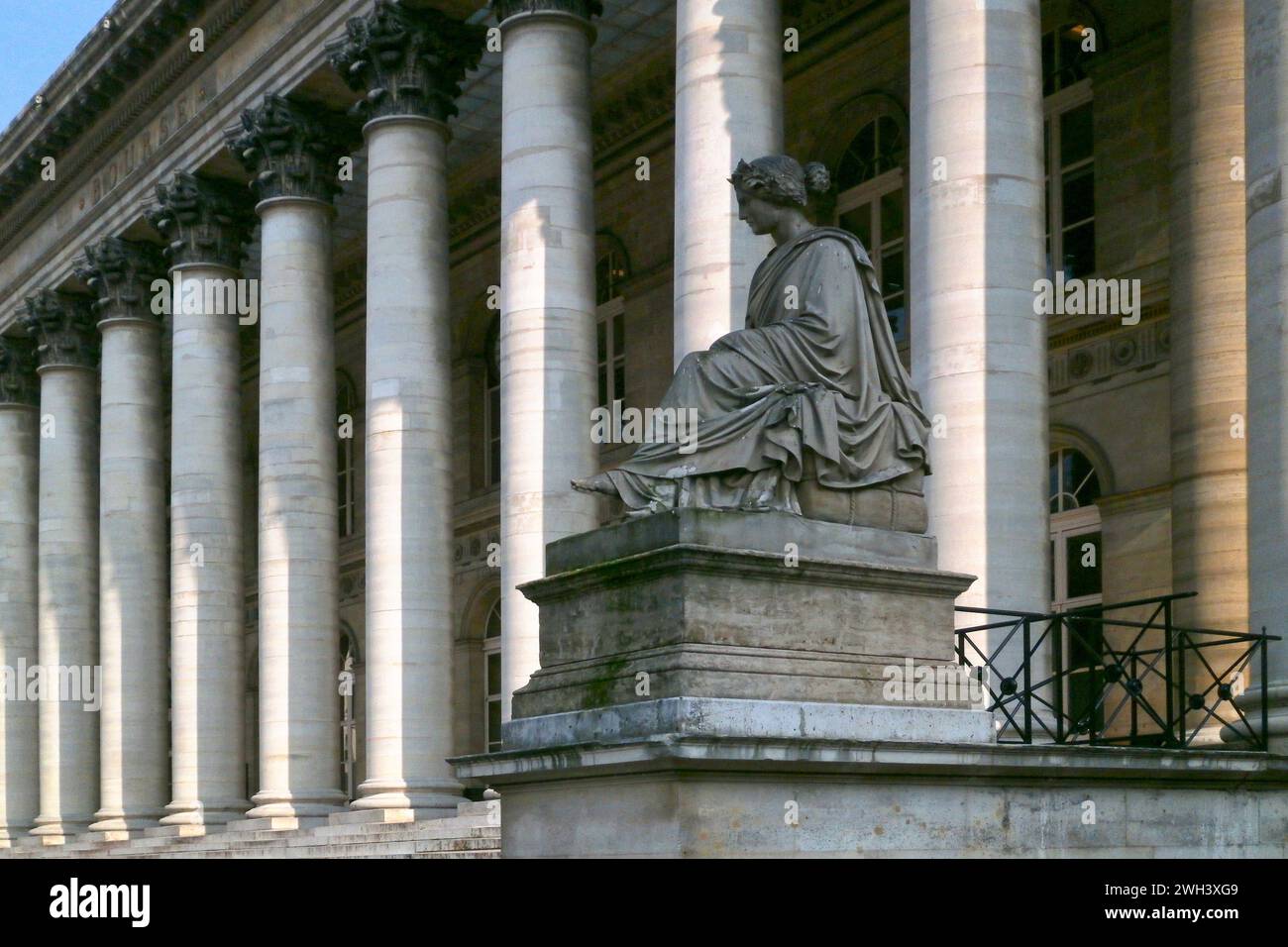 Die Bourse de Paris (deutsch: Paris Bourse) ist die historische Pariser Börse, die ab 2000 als Euronext Paris bekannt ist. Das Gebäude, bekannt als Stockfoto