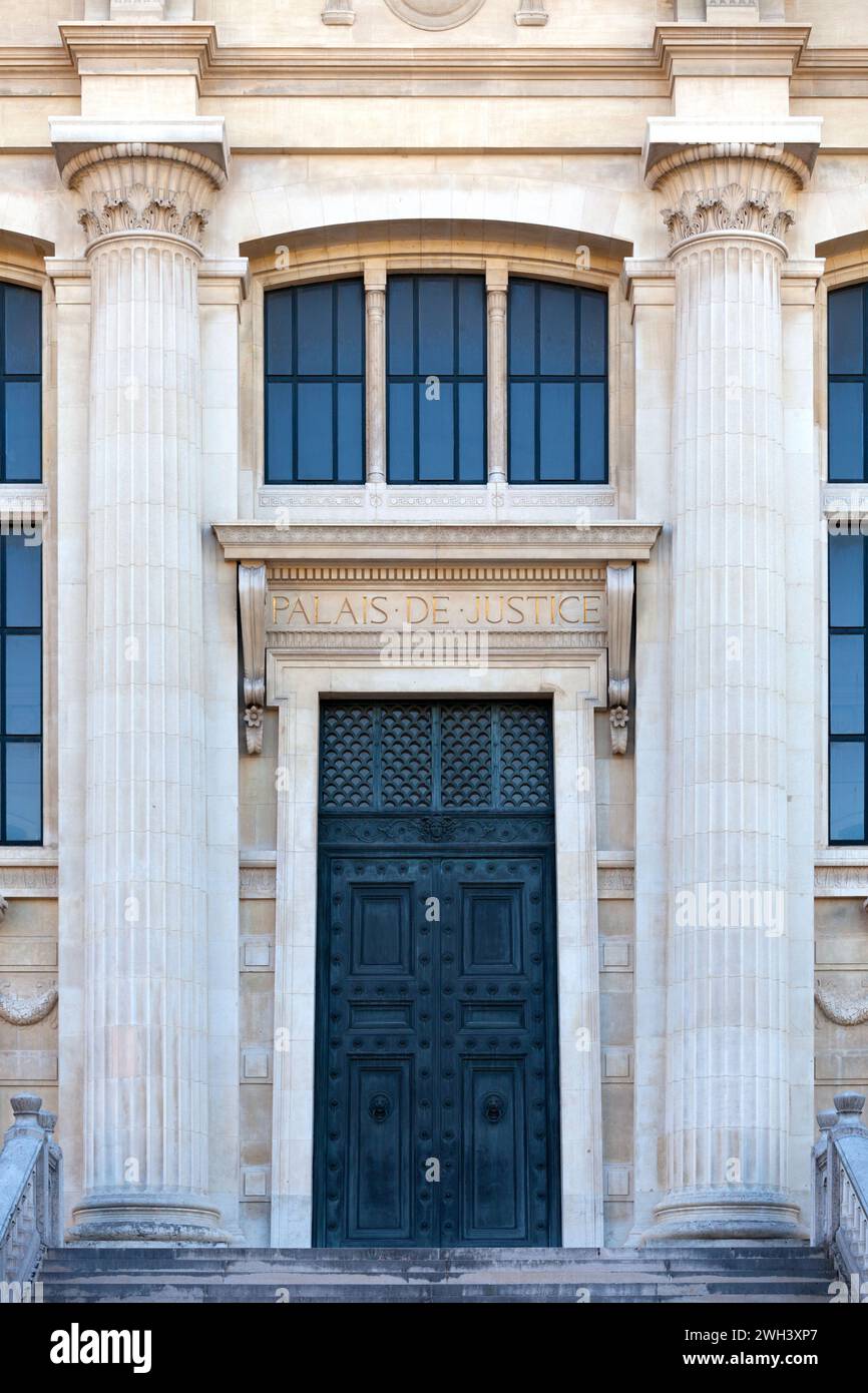 Außerhalb des Palais de Justice de Paris am Boulevard du Palais in der Île de la Cité im Zentrum von Paris, Frankreich. Stockfoto