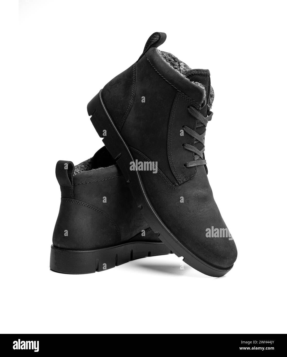 Ein Paar Winterschuhe für Damen, isoliert auf einem weiß. Stockfoto