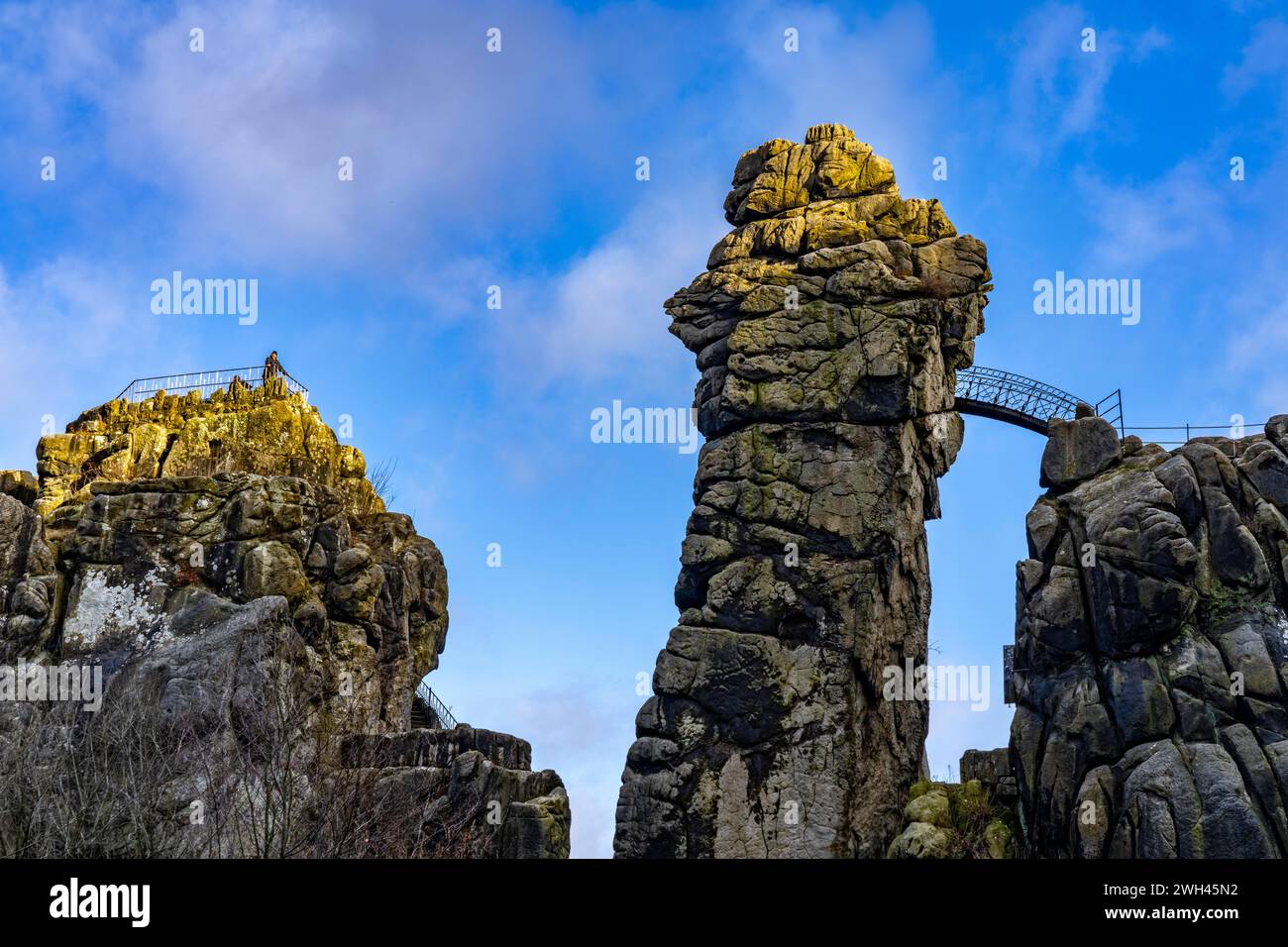 Die Externsteine, eine Sandsteinformation, im Teutoburger Wald bei Horn-Bad Meinberg, Landkreis Lippe, NRW, Deutschland, Stockfoto