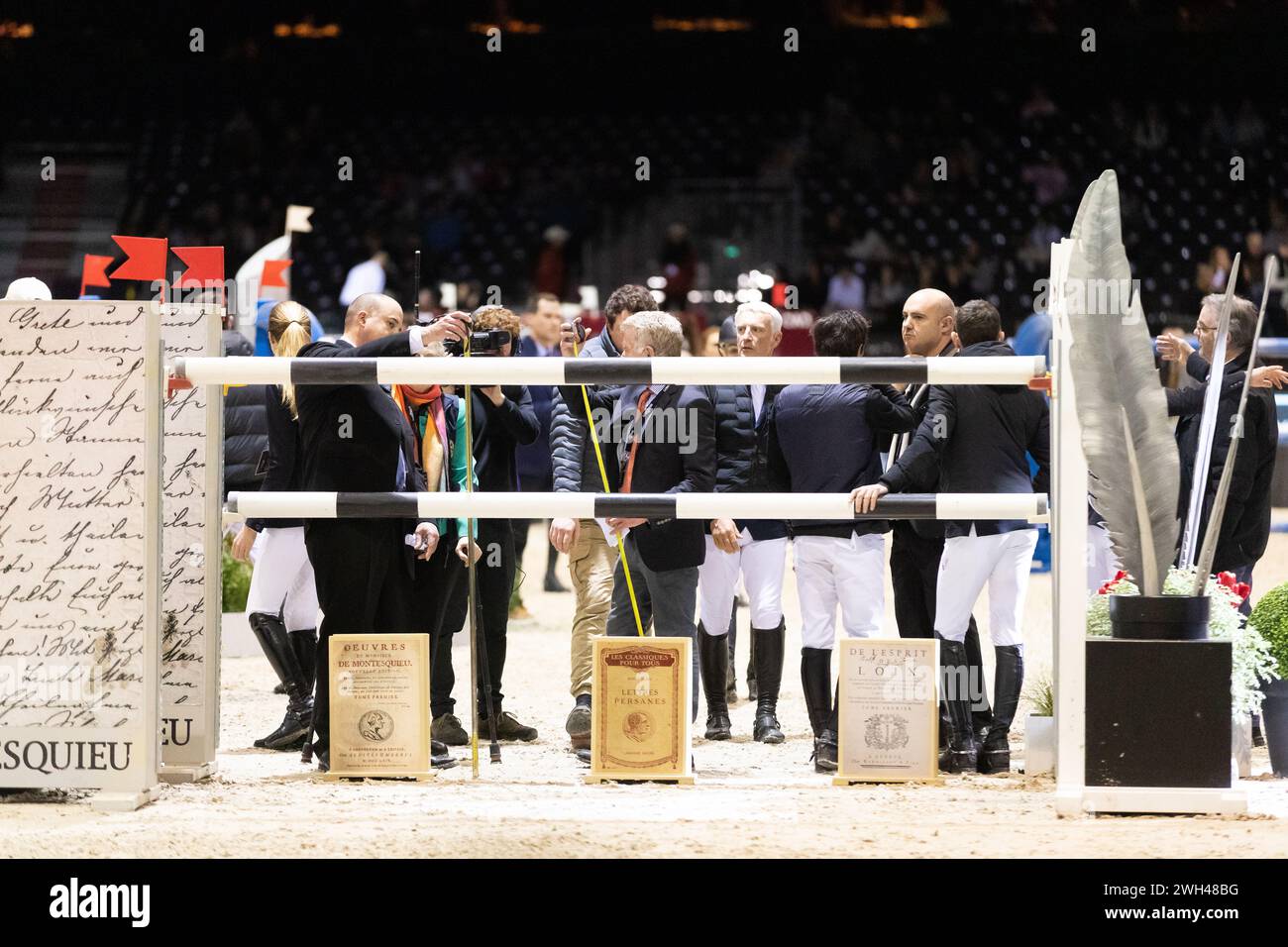 Bordeaux, Frankreich - 3. Februar 2024. Beamte der FEI besichtigen den Kurs vor der WM-Klasse im Jumping International Bordeaux. Stockfoto