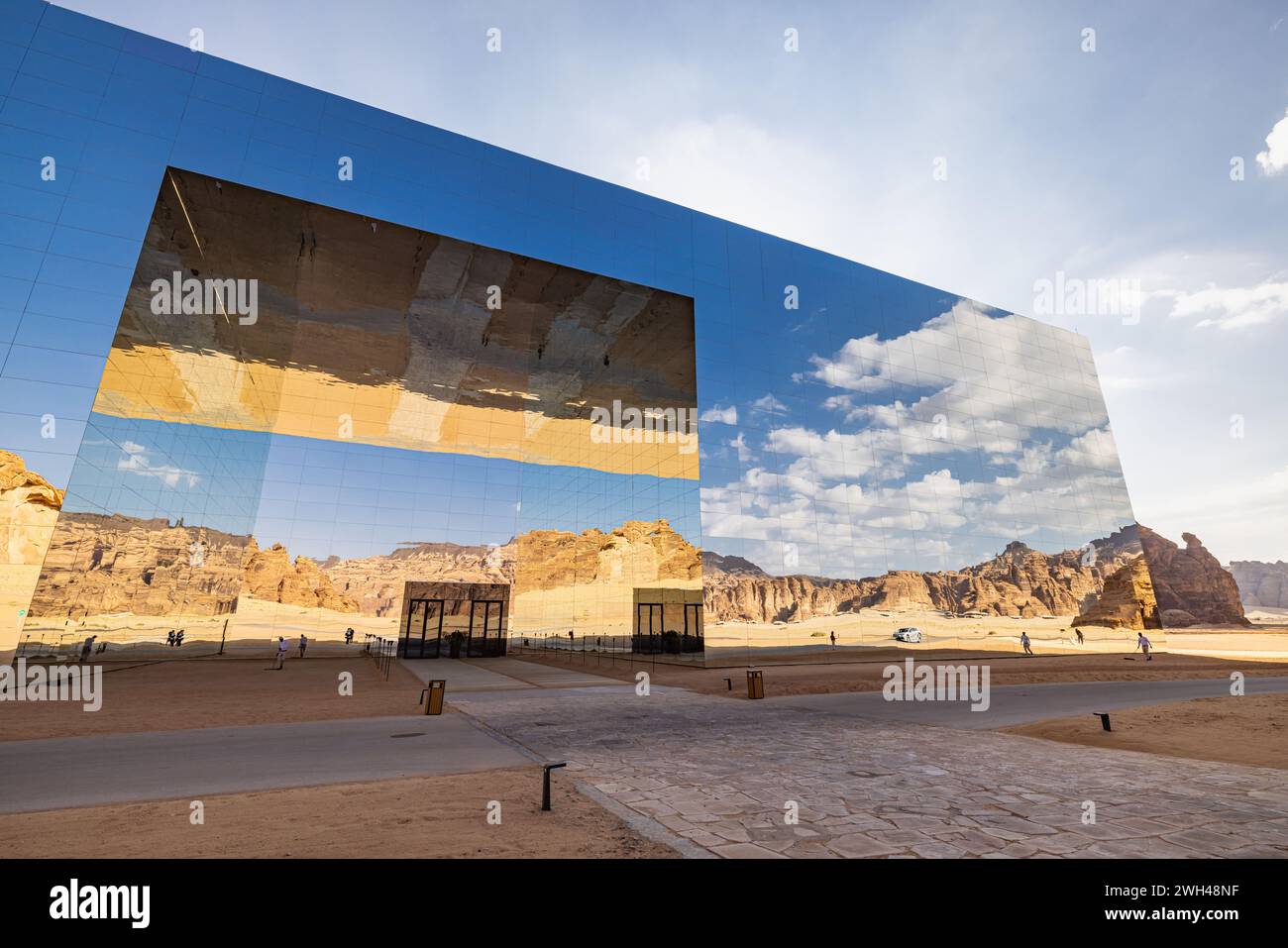Naher Osten, Saudi-Arabien, Medina, Al-Ula. November 2023. Maraya Concert Hall in der Wüste des Ashar Valley. Stockfoto