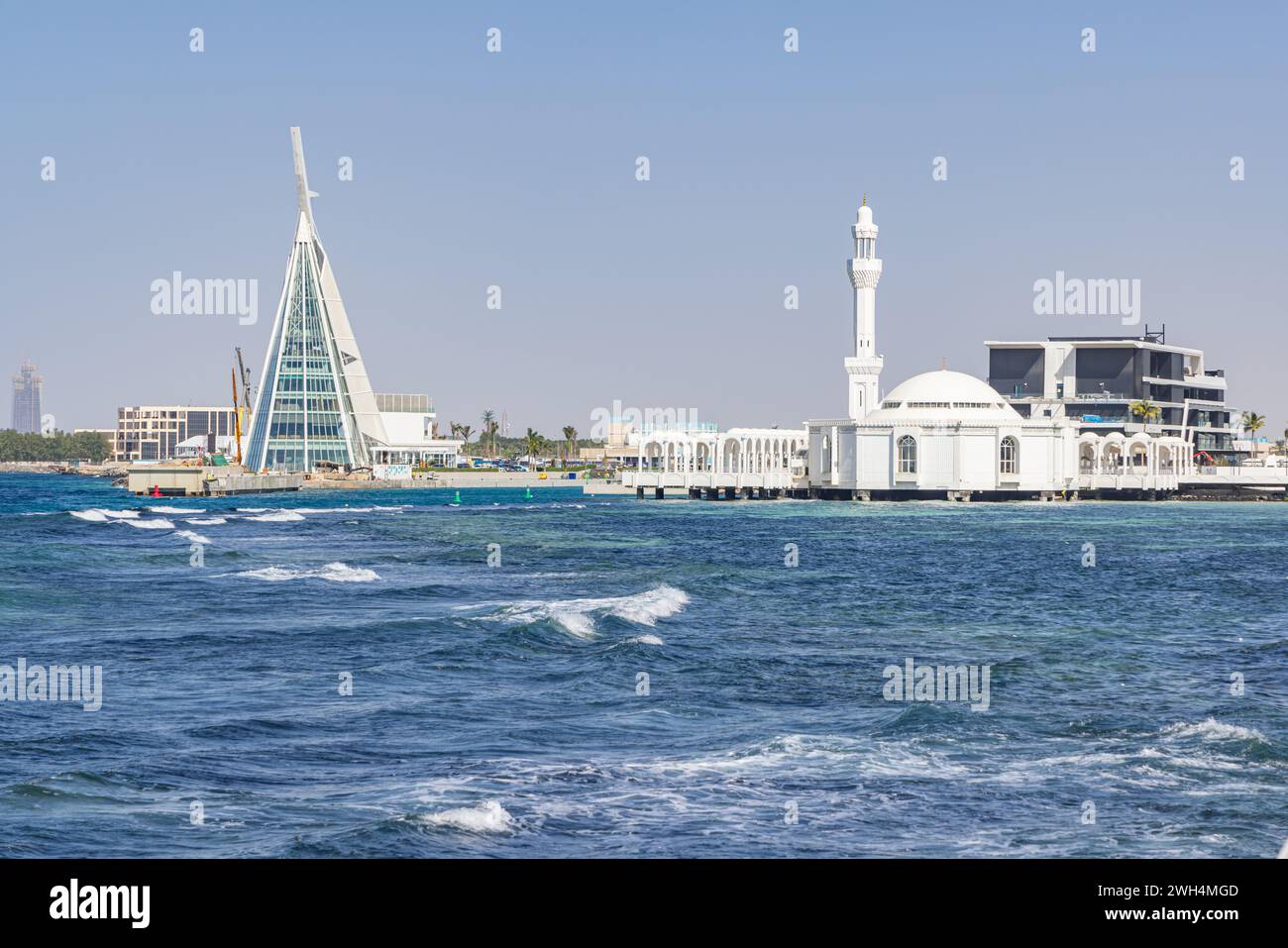 Naher Osten, Saudi-Arabien, Provinz Mekka, Dschidda. Die Al-Ramah Moschee am Ufer von Dschidda. Stockfoto