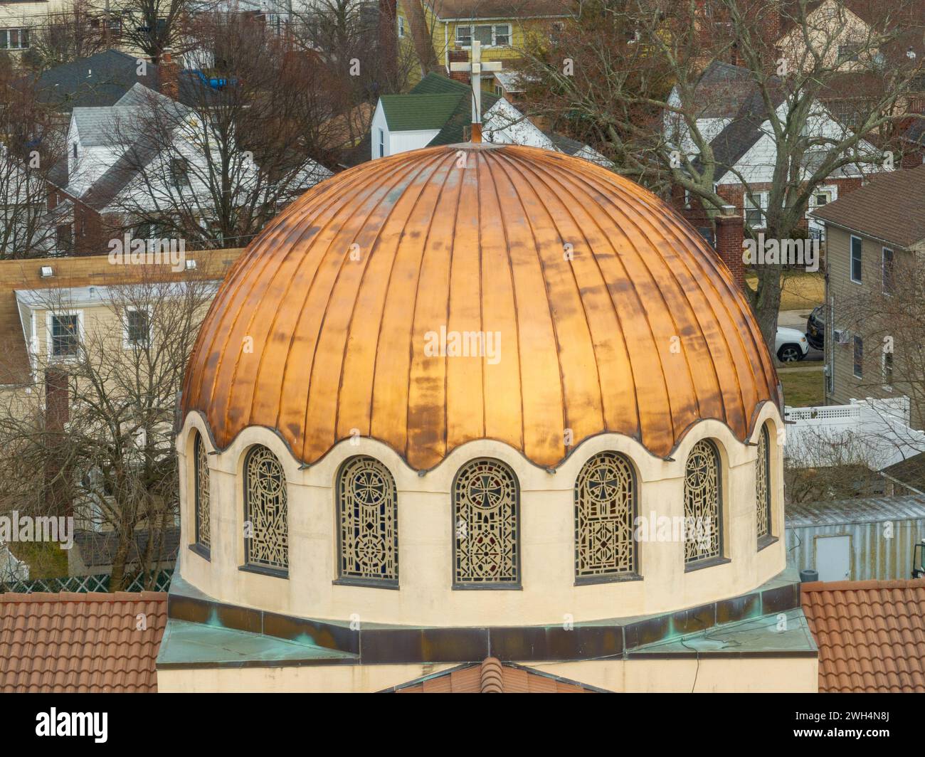Blick auf die Kirche des Heiligen Demetrius (Hagios Demetrios), das Hauptheiligtum, das dem Heiligen Demetrius, dem schutzheiligen von Thessaloniki in Merrick, New Yo, gewidmet ist Stockfoto