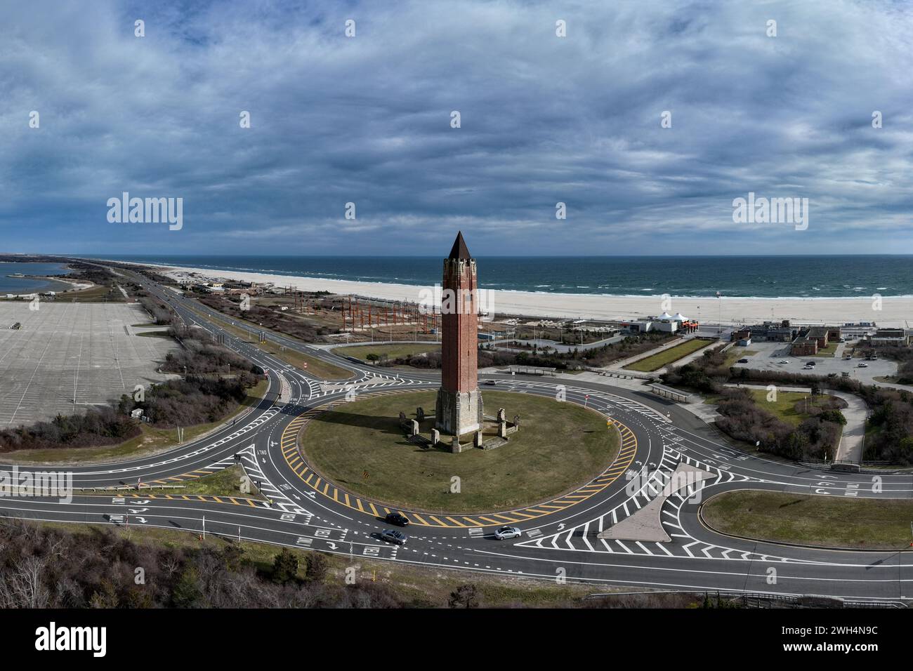 Der Jones Beach Wasserturm an einem hellen, sonnigen Tag auf Long Island, New York. Stockfoto