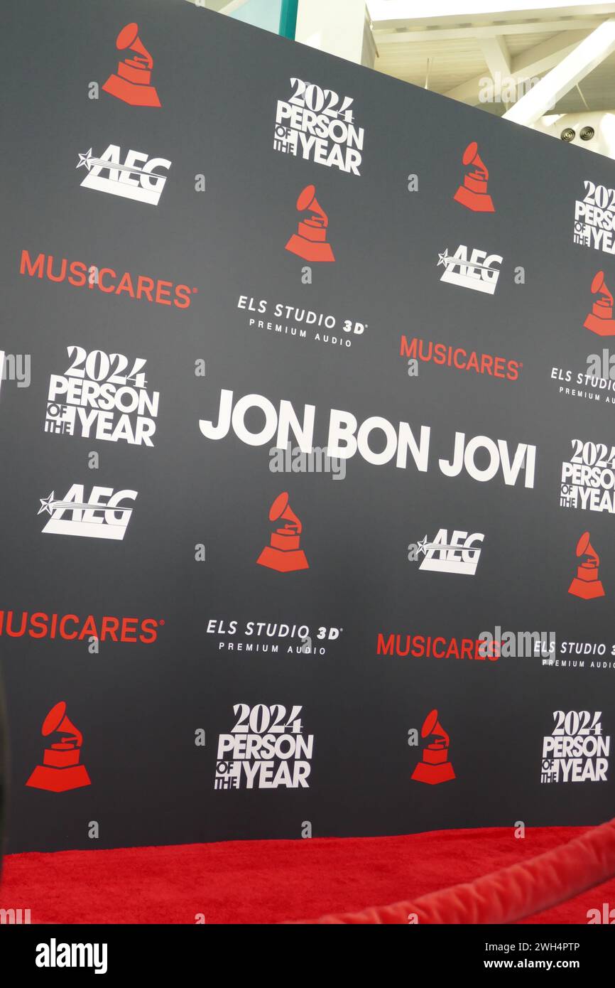 Los Angeles, Kalifornien, USA 2. Februar 2024 die MusiCares Person des Jahres 2024 ehrt Jon Bon Jovi während der 66. GRAMMY Awards im LA Convention Center am 2. Februar 2024 in Los Angeles, Kalifornien, USA. Foto: Barry King/Alamy Stock Photo Stockfoto