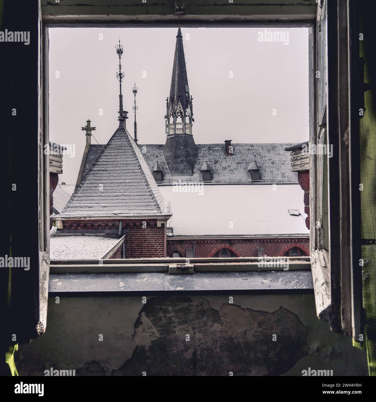 Altes verlassenes Kloster irgendwo in Limburg, Niederlande. Januar 2024. Stockfoto