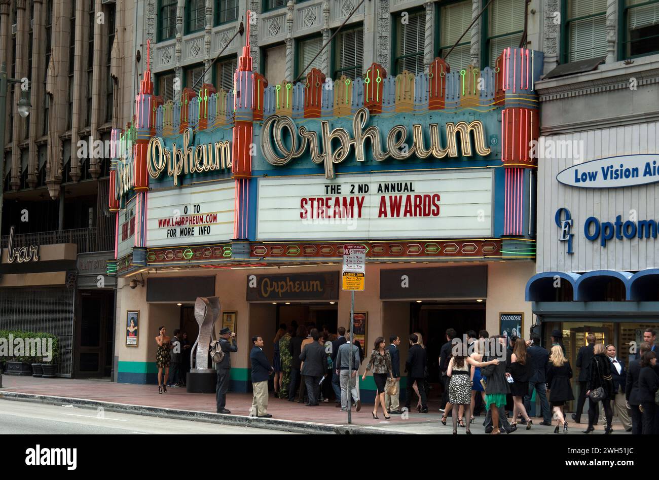Orpheum, Theater, Festzelt, Schild, Neon, Streaming, Streaming, Auszeichnungen, Show, Leute, Downtown, Los Angeles, Kalifornien, USA Stockfoto