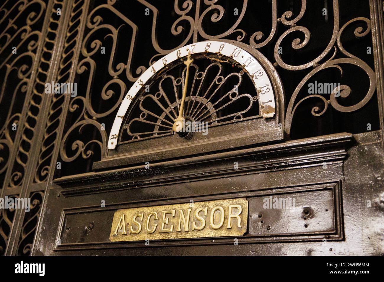 Fahrstuhl des Barolo Palace, Buenos Aires, Argentinien am Montag, 13. November 2023. Foto: David Rowland / One-Image.com Stockfoto