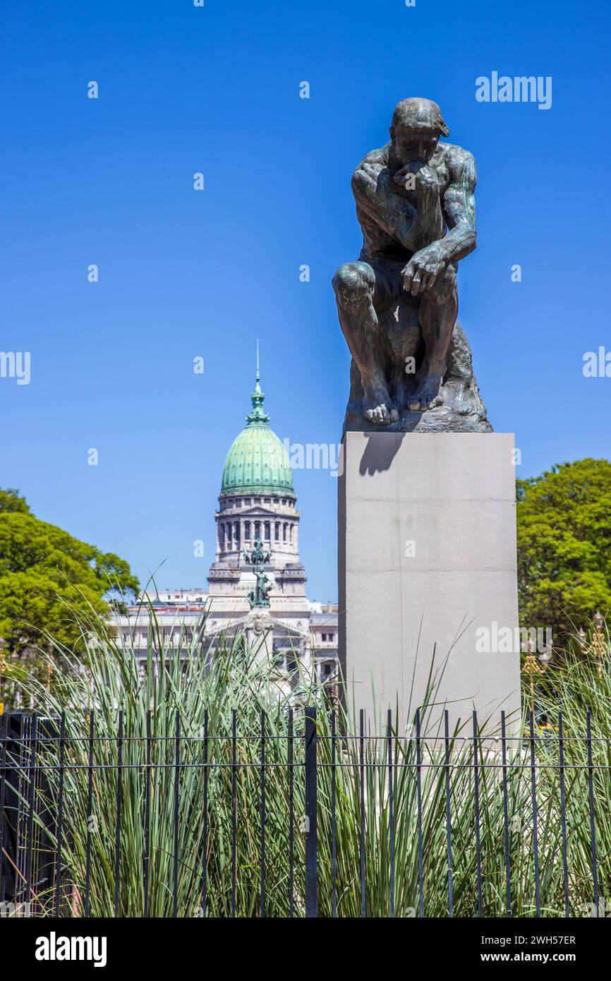 Nationalkongress von Argentinien und die Thinker-Statue, Buenos Aires, Argentinien, Dienstag, 14. November, 2023. Foto: David Rowland / One-Image.com Stockfoto