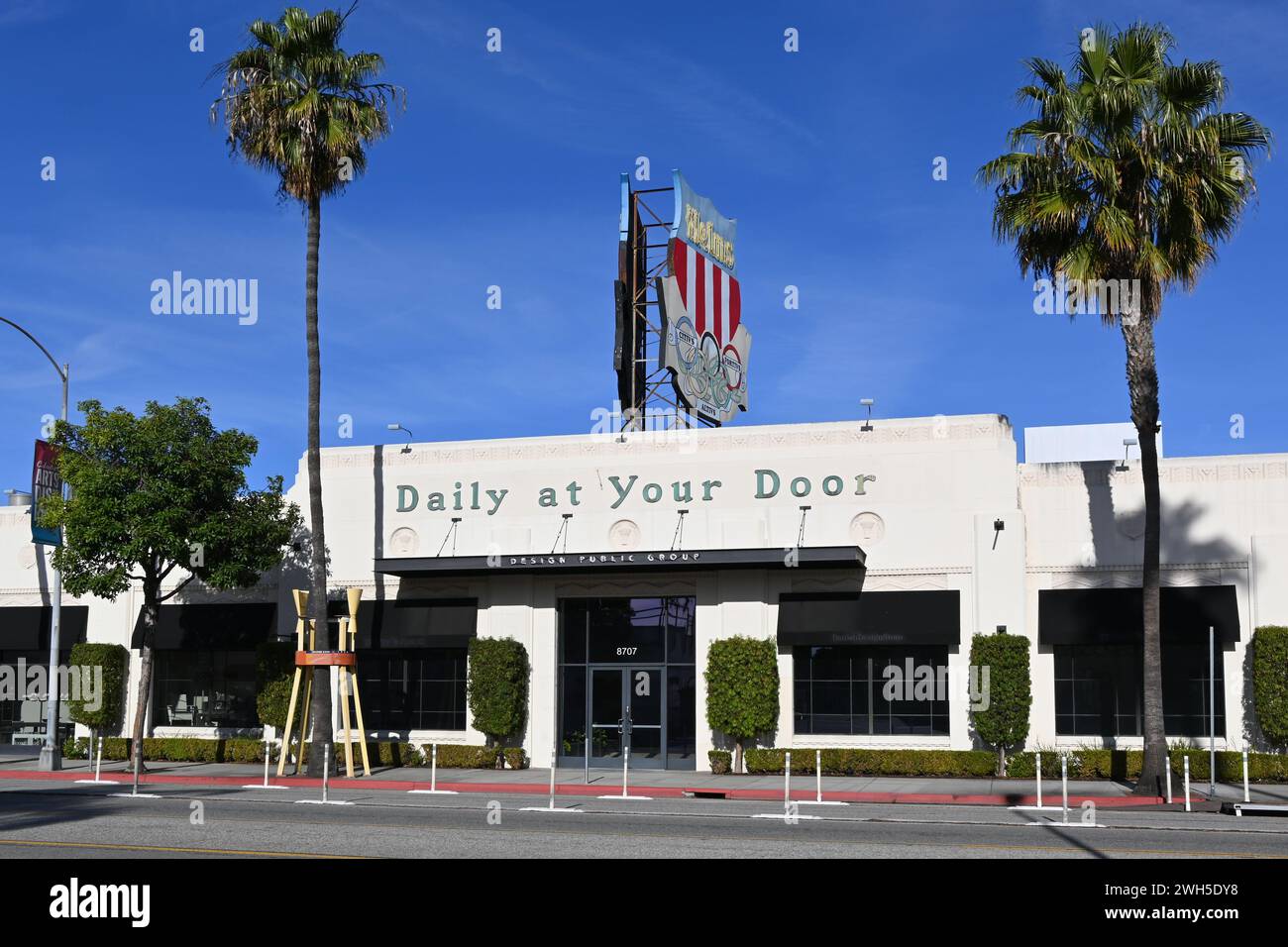 CULVER CITY, KALIFORNIEN - 28. JAN 2024: Design Public Group im Helms Baking District am Washington Boulevard. Stockfoto