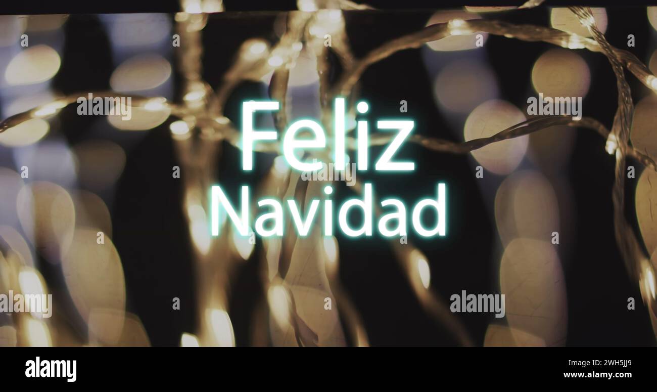 Bild von feliz navidad Text über gelben Flecken mit hellem Hintergrund Stockfoto