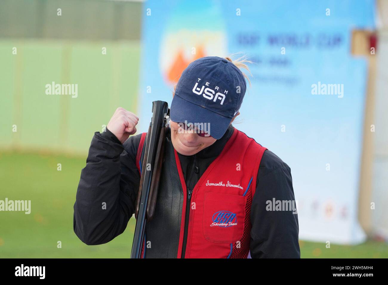 Georgien, USA. Januar 2024. Armee-Sgt. Samantha Simonton feiert nach dem Gewinn der Goldmedaille in Women's Skeet bei der International Shooting Sports Federation World Cup im Januar in Kairo. 29, 2024. Simonton ist Ausbilder und Turnierschütze der US Army in Fort Moore, Ga (Kreditbild: © U.S. Army/ZUMA Press Wire) NUR REDAKTIONELLE VERWENDUNG! Nicht für kommerzielle ZWECKE! Stockfoto