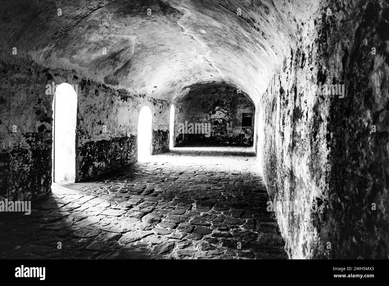 Ein malerischer Blick auf Elmina Castle, Ghana, Afrika, in Schwarz-weiß Stockfoto