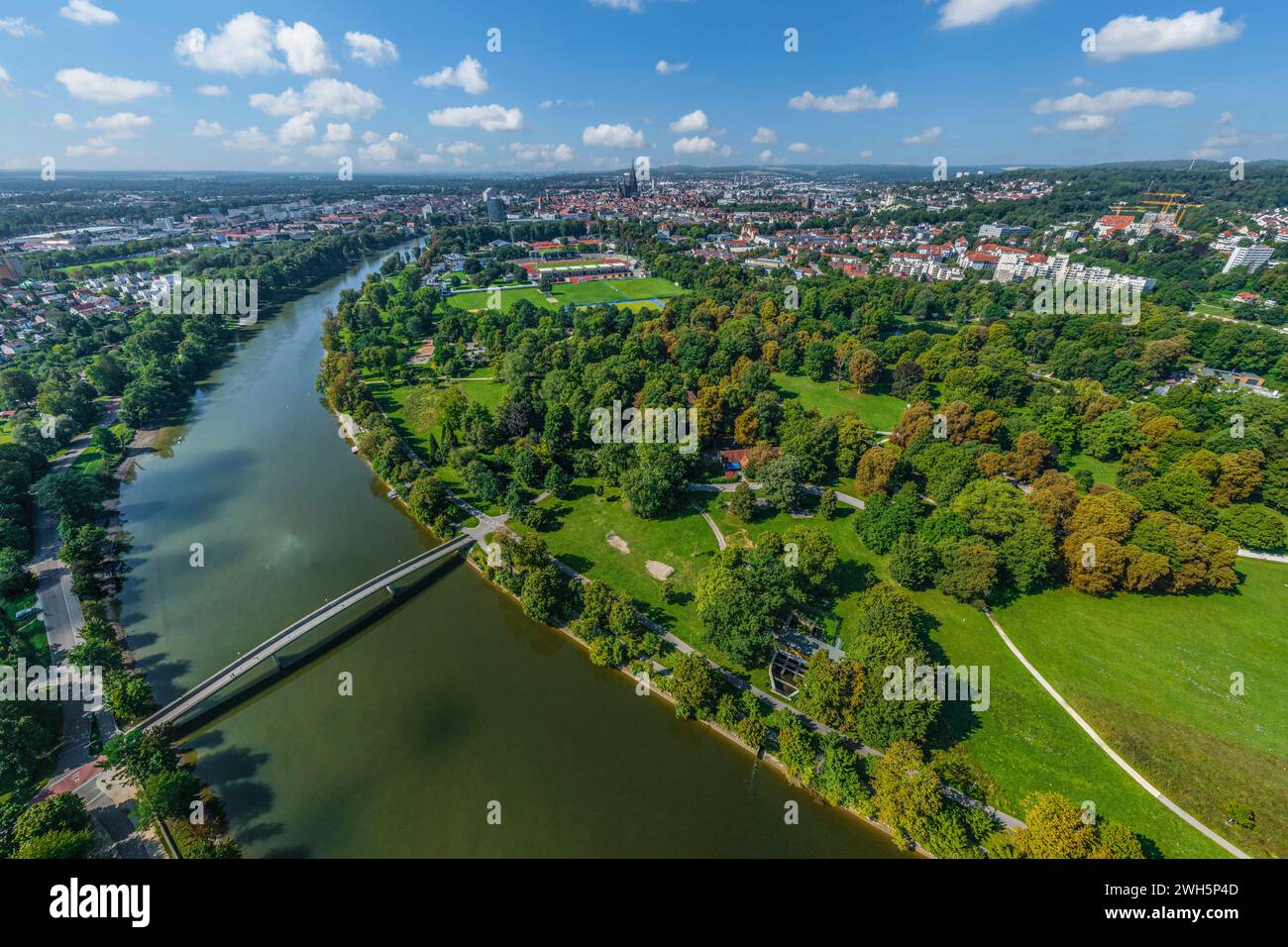 Ulm und Neu-Ulm um die Friedrichsau an der Donau von oben Stockfoto