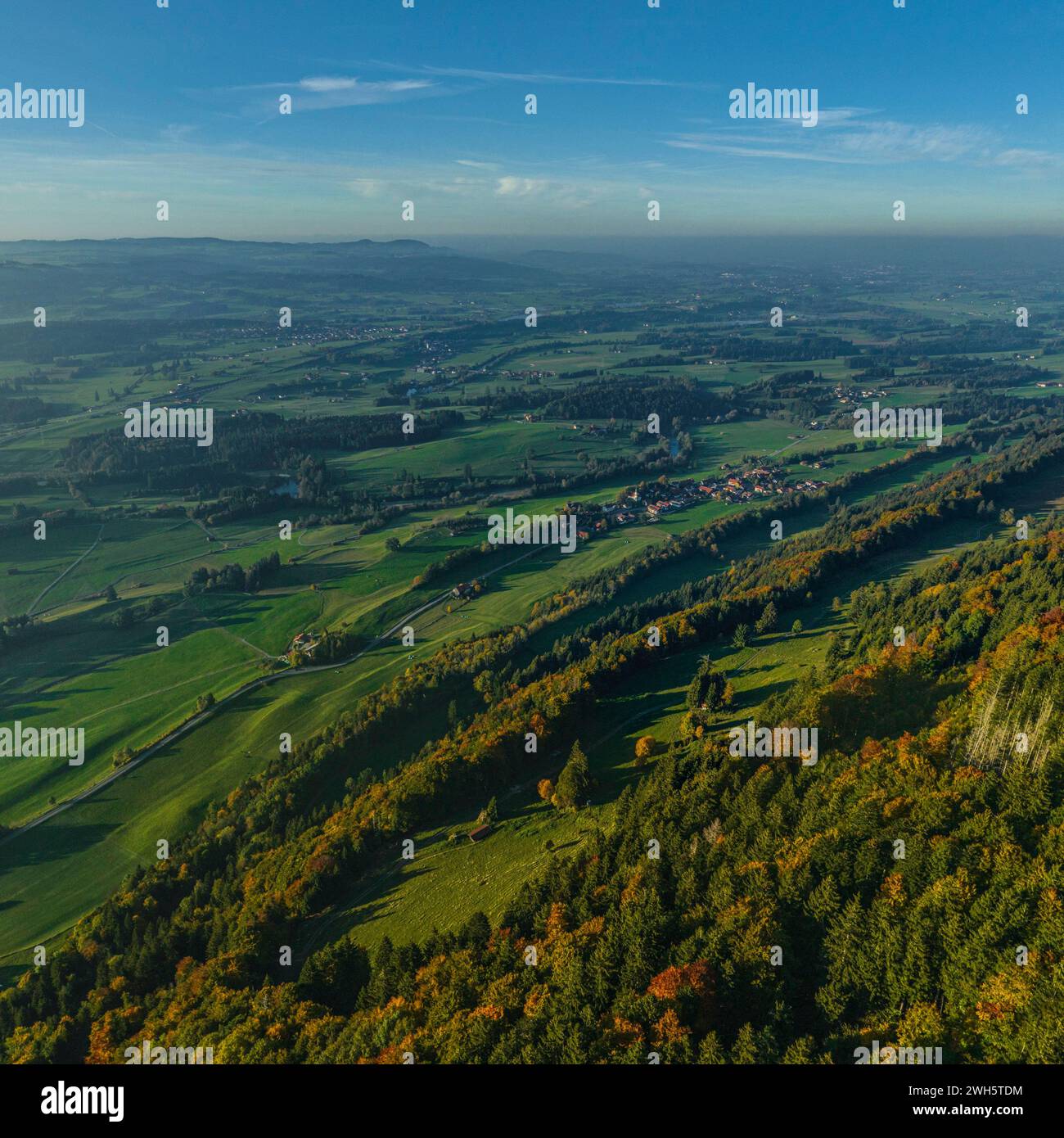 Stimmungsvoller Herbstabend in Falkenstein bei Rettenberg im Allgäu Stockfoto