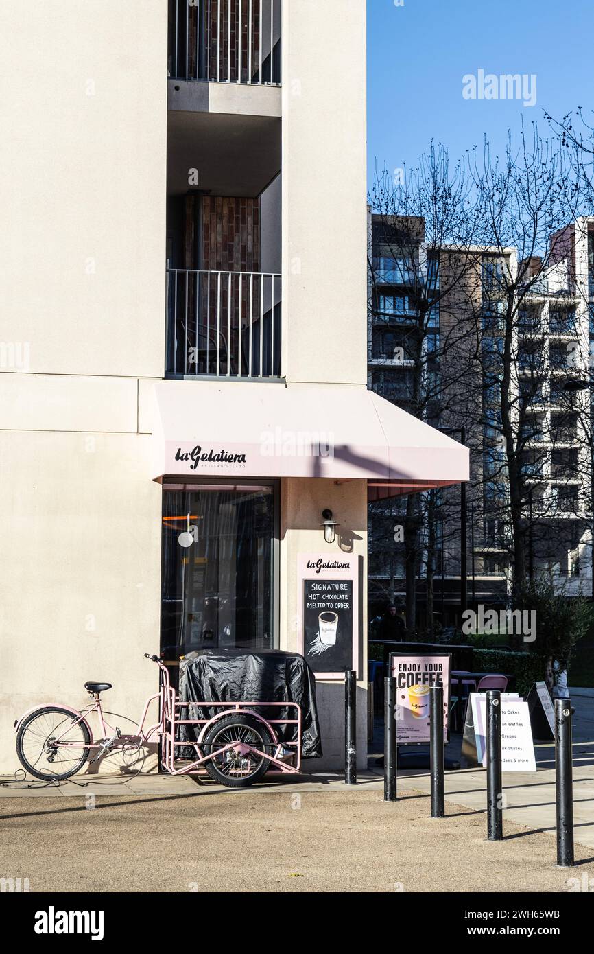 La Galateria Eisdiele im East Village, Stratford, London, England Stockfoto