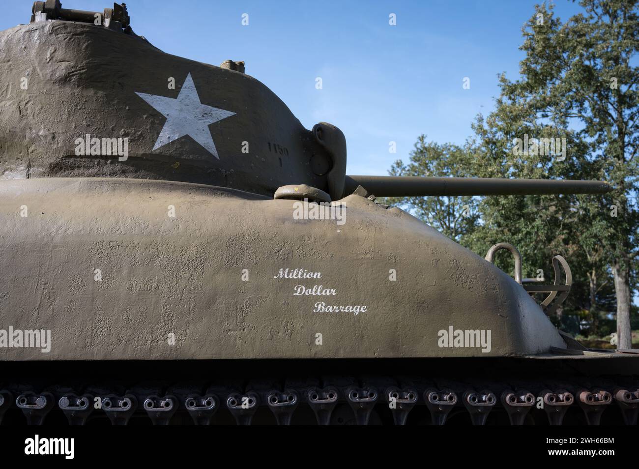 Die Million Dollar Barrage Inschrift auf einem amerikanischen M4 Sherman M4A1 Panzer aus dem Zweiten Weltkrieg in der Normandie Stockfoto